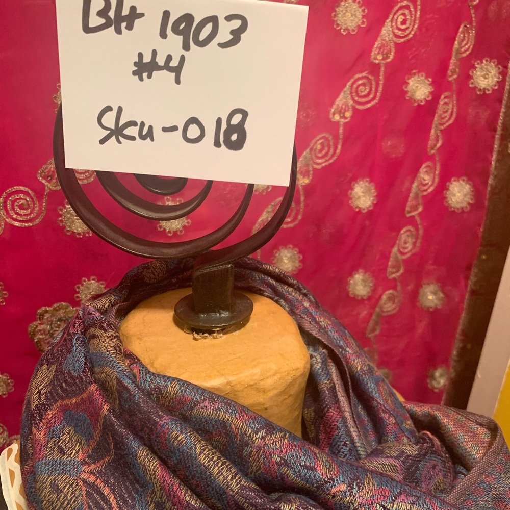 💝3/$36 Printed Pashmina Glamour Scarf💝 - Picture 3 of 3